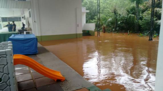 As chuvas não deram trégua durante a manhã e tarde desta quarta-feira