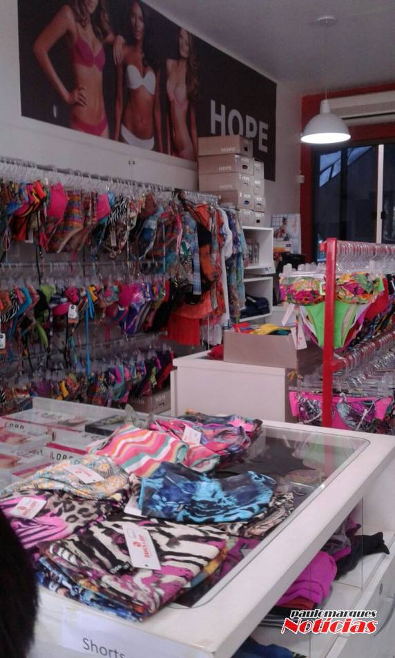 Mulheres furtam roupas da loja Darcillery no centro de Três de Maio - foto 2