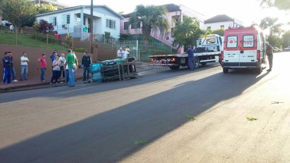 Homem fica ferido depois de tombar uma
empilhadeira em Ijuí - foto 3