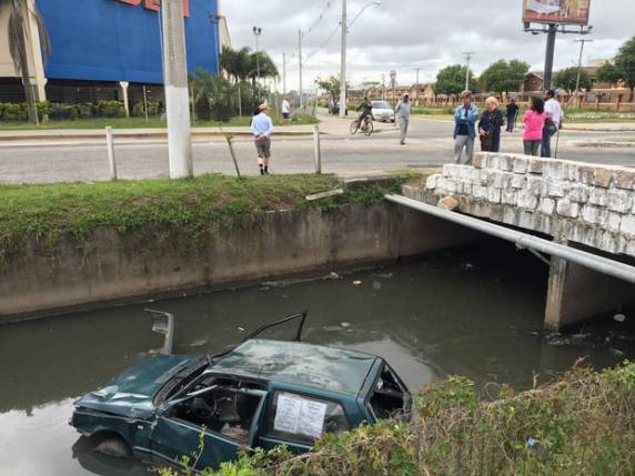 Três pessoas morrem após carro cair em arroio
em Pelotas - foto 2