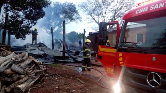 Incêndio em Capão do Cipó queima galpão e dois veículos; VEJA VÍDEO - foto 2