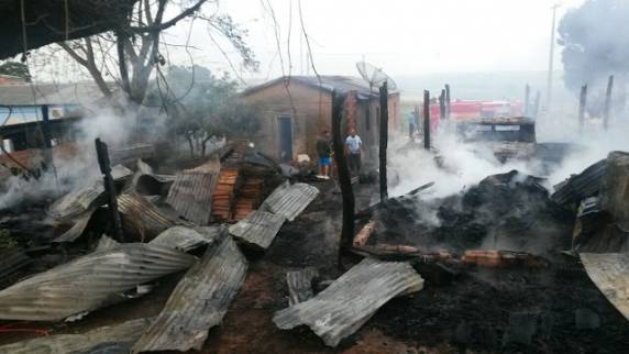 Incêndio em Capão do Cipó queima galpão e dois veículos; VEJA VÍDEO - foto 3