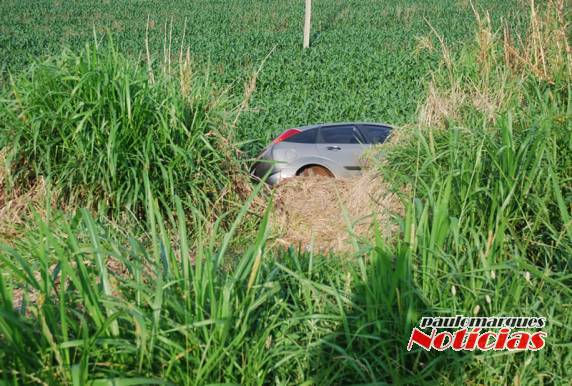 Saída de pista com danos materiais na RS-342 em Três de Maio - foto 3