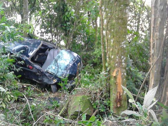Colisão frontal entre dois veículos em Agronômica, no Vale do Itajaí, deixou três pessoas hospitalizadas