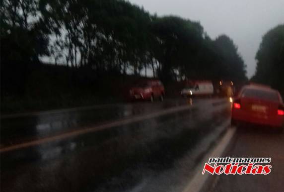 Caminhonete tomba depois de uma aquaplanagem na RS-344 - foto 3