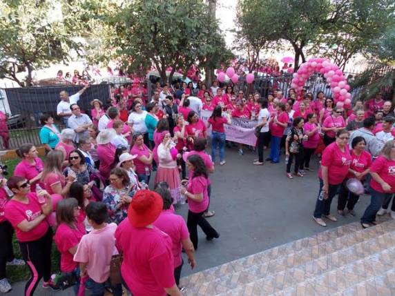 Caminhada marcou Outubro Rosa - foto 4