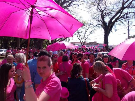 Caminhada marcou Outubro Rosa - foto 2