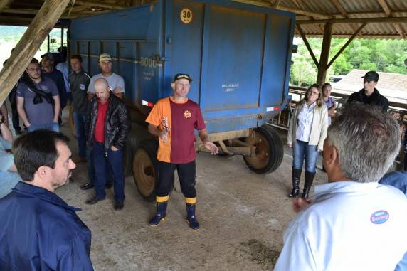 Visita técnica ensina como manter rentável a atividade
leiteira - foto 3