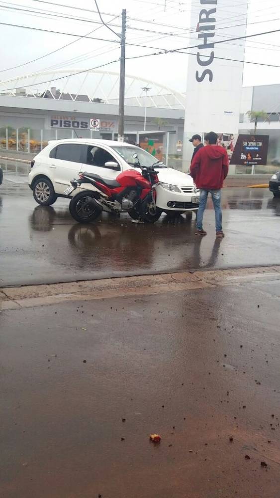 Automóvel e motocicleta colidem no centro de Ijuí - foto 3