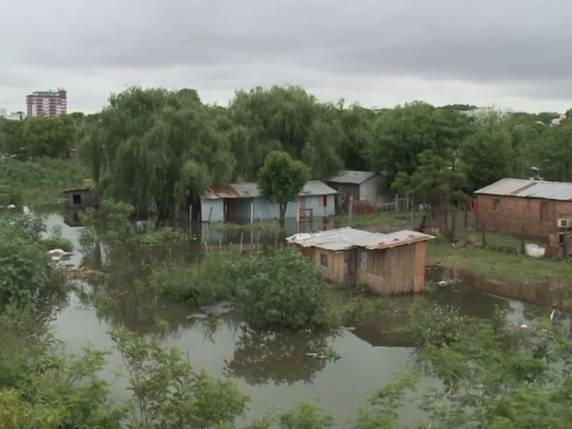 Enquanto o rio Ibirapuitã começa a baixar, nível da água do Uruguai sobe