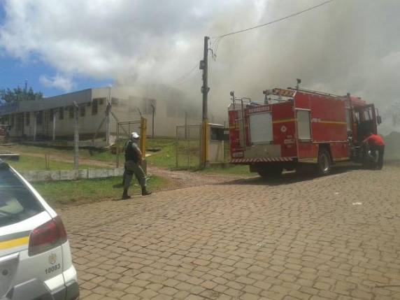 VÍDEO: incêndio 

destrói parte de albergue do Presídio de Carazinho - foto 2