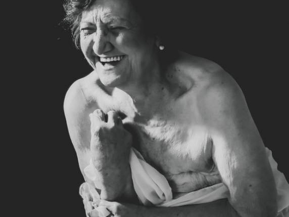 Mulheres exibem cicatrizes do câncer de mama em projeto fotográfico de SC - foto 4