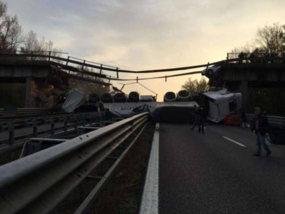 Itália: viaduto desaba sobre rodovia, mata 1 e deixa
feridos; VEJA VÍDEO - foto 5