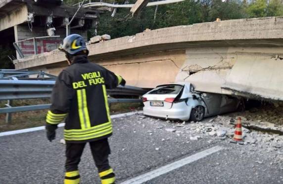 Itália: viaduto desaba sobre rodovia, mata 1 e deixa
feridos; VEJA VÍDEO - foto 7