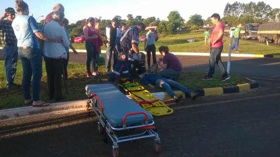 Condutora foi levada ferida pelo Samu ao hospital