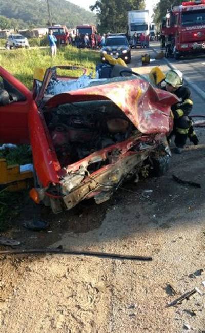 Colisão entre três veículos deixa oito feridos em Indaial-SC - foto 3
