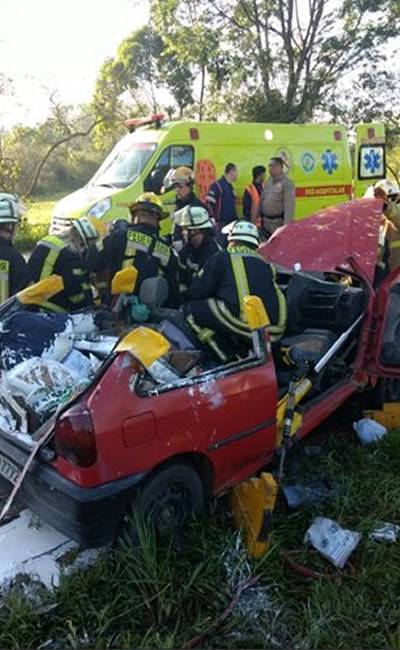Colisão entre três veículos deixa oito feridos em Indaial-SC - foto 2