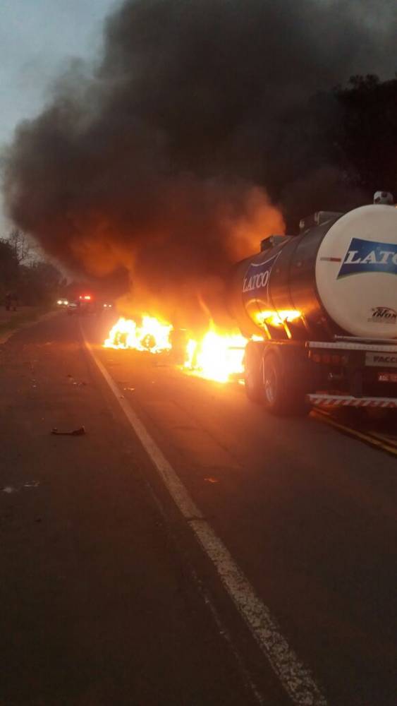 Acidente entre ônibus e caminhão deixa 20 mortos e vários feridos - foto 4