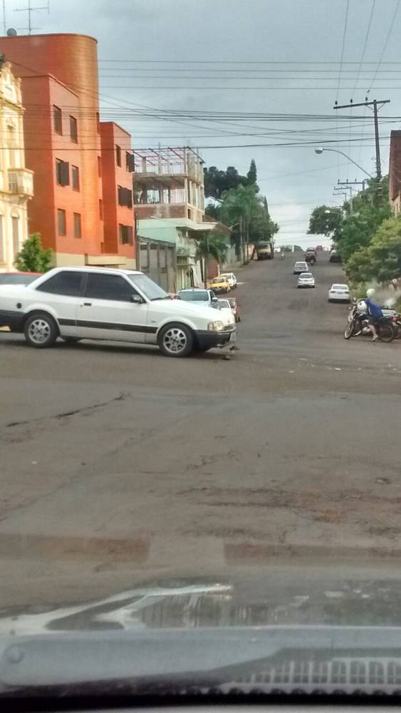 Motociclista fica ferido em acidente
no centro de Ijuí - foto 3