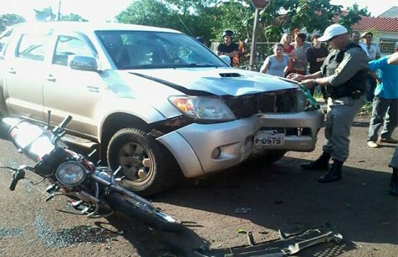 Motociclista fica ferido depois de uma colisão entre 

moto e caminhonete no centro de Ijuí - foto 3