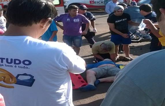 Motociclista fica ferido depois de uma colisão entre 

moto e caminhonete no centro de Ijuí - foto 4