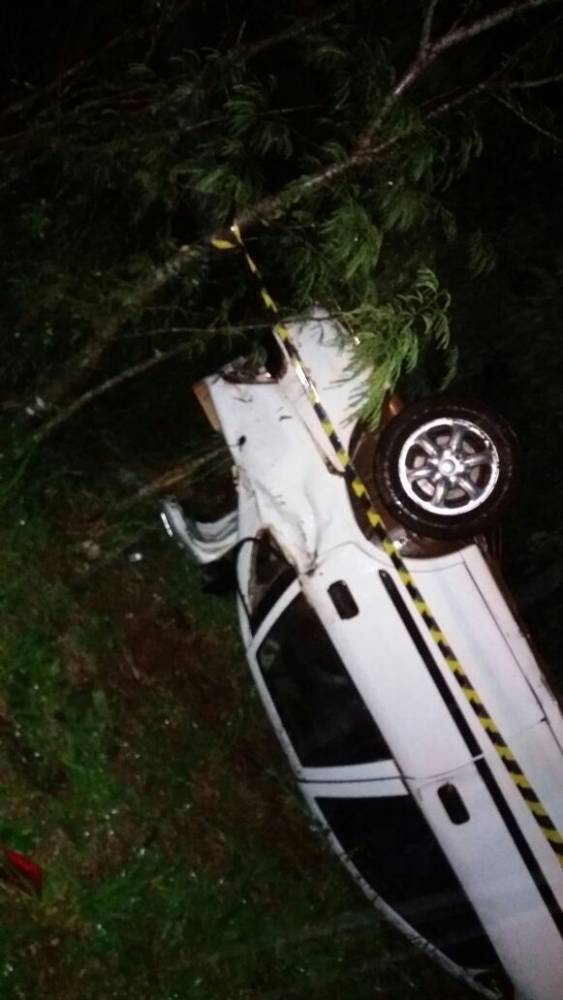 Veículo capota e ocupantes escapam ilesos na BR-472
em Boa Vista do Buricá - foto 3