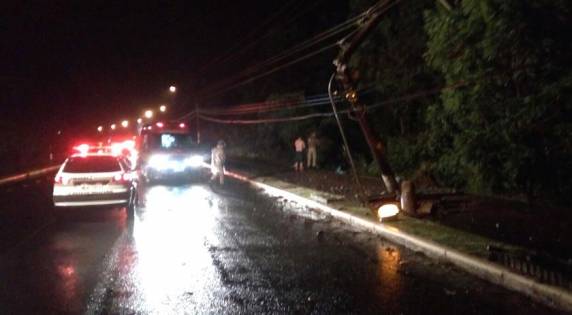 São Miguel do Oeste - Mulher morre após colisão em
poste durante a madrugada - foto 2