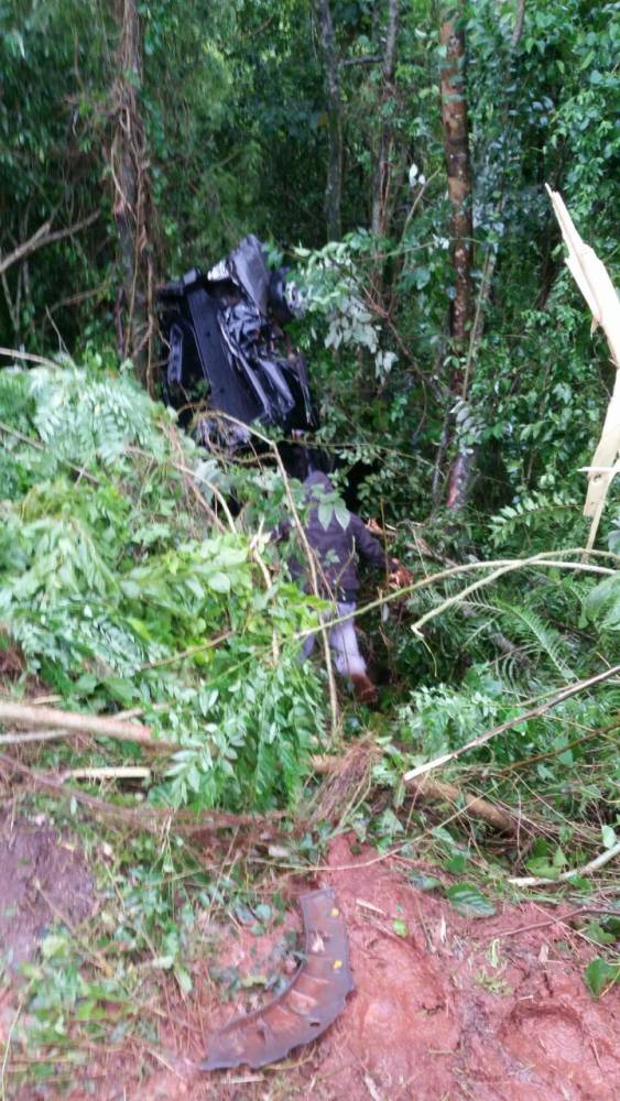 São Miguel do Oeste - Mulher morre após colisão em
poste durante a madrugada - foto 6