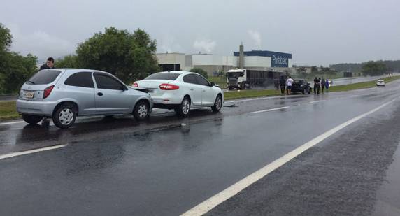 Obras e a pouco visibilidade devido ás chuvas podem ter 

contribuído para o acidente