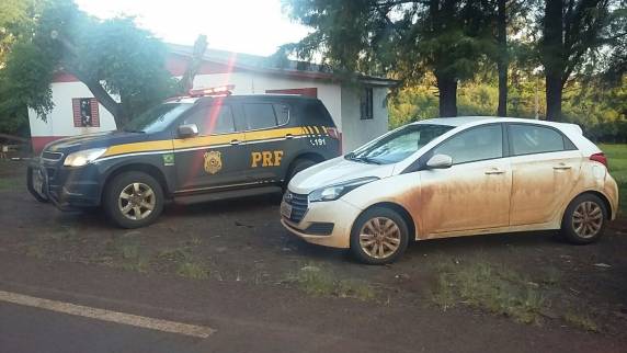 PRF e BM prende dois homens com carro clonado - foto 3