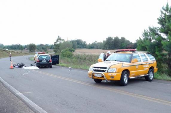 Vítima bateu de frente contra carro, perto do Trevo de Santuário