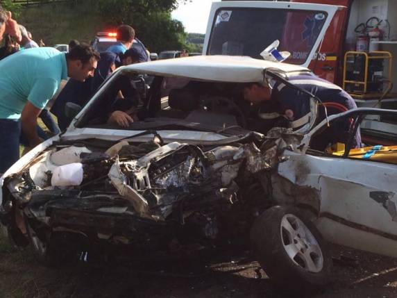 Acidente deixa motorista com lesões graves, na BR-386 - foto 2