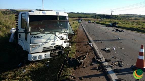 Colisão frontal entre carro e caminhão deixa um morto em Passo Fundo - foto 3