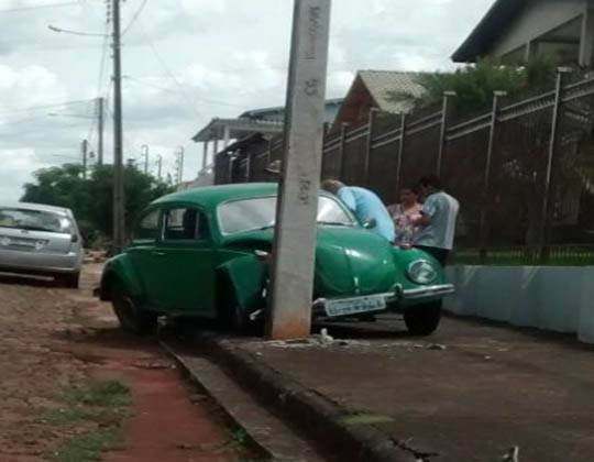 Homem fica
ferido depois de colidir veículo contra um poste em Ijuí - foto 3