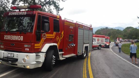 Mulher morre e outros seis ficam feridos em grave acidente na BR-282,
em Águas Mornas - foto 4