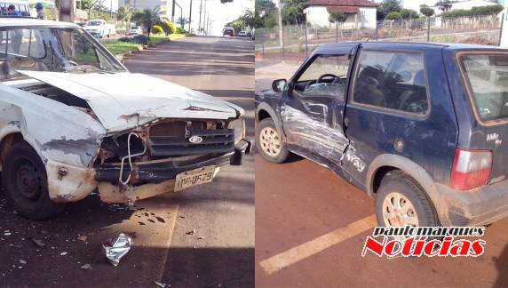 Caminhonete e automóvel colidiram na esquina com a rua Colombo

