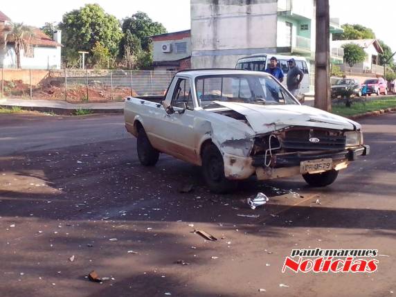 Colisão com danos materiais na Av. Pasqualine em Três de Maio - foto 4