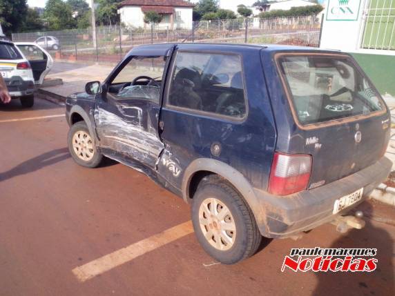 Colisão com danos materiais na Av. Pasqualine em Três de Maio - foto 5