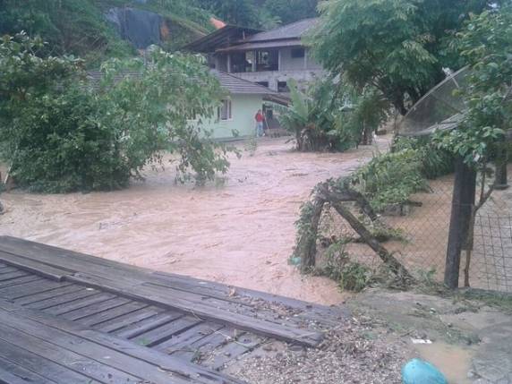 Brusque, SC, tem alagamentos e casa interditada após forte chuva - foto 2