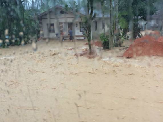Brusque, SC, tem alagamentos e casa interditada após forte chuva - foto 4