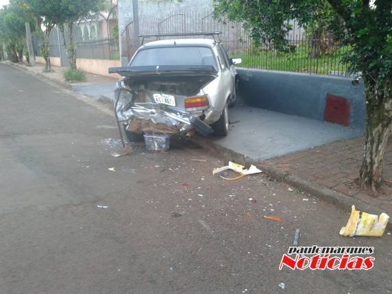 Veículo estacionado é atingido
e motorista foge do local, em Três de Maio - foto 5