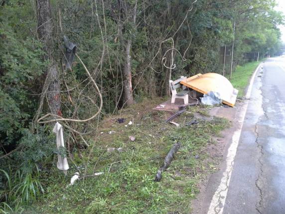 Homem morre em saída de pista de automóvel na BR-386 em
Estrela - foto 3