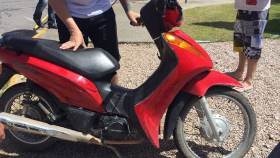 Colisão envolvendo motocicleta e carro deixa jovem ferida em Tijucas, SC - foto 3