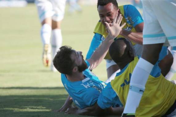Raça e coração de Leão: vitória sobre o Londrina coloca o Avaí de volta à Série A do Brasileiro - foto 2