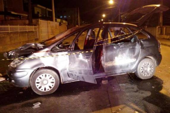 Motorista foi agredido e teve o carro destruído por familiares do casal atropelado, diz PM