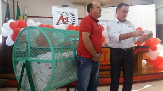Coincidência na entrega de prêmios da campanha “Três de Maio é Show” chama a atenção