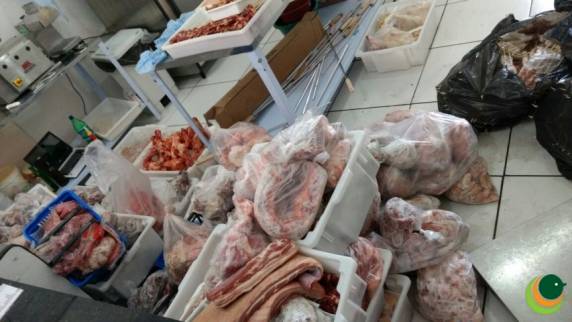 Cinco toneladas de carne imprópria para o consumo apreendidas no comércio de Passo Fundo - foto 2