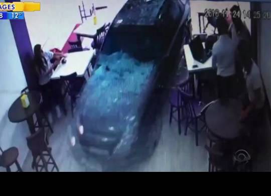 Jovem de 18 anos tirou a CNH recentemente