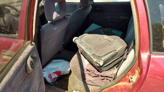 Motorista bate
com veículo em luminária e foge abandonando o carro, em Ijuí - foto 2