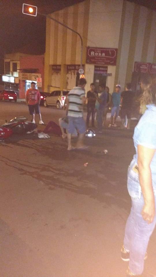 Motociclista fica em estado grave vítima de um acidente no centro de Ijui - foto 3